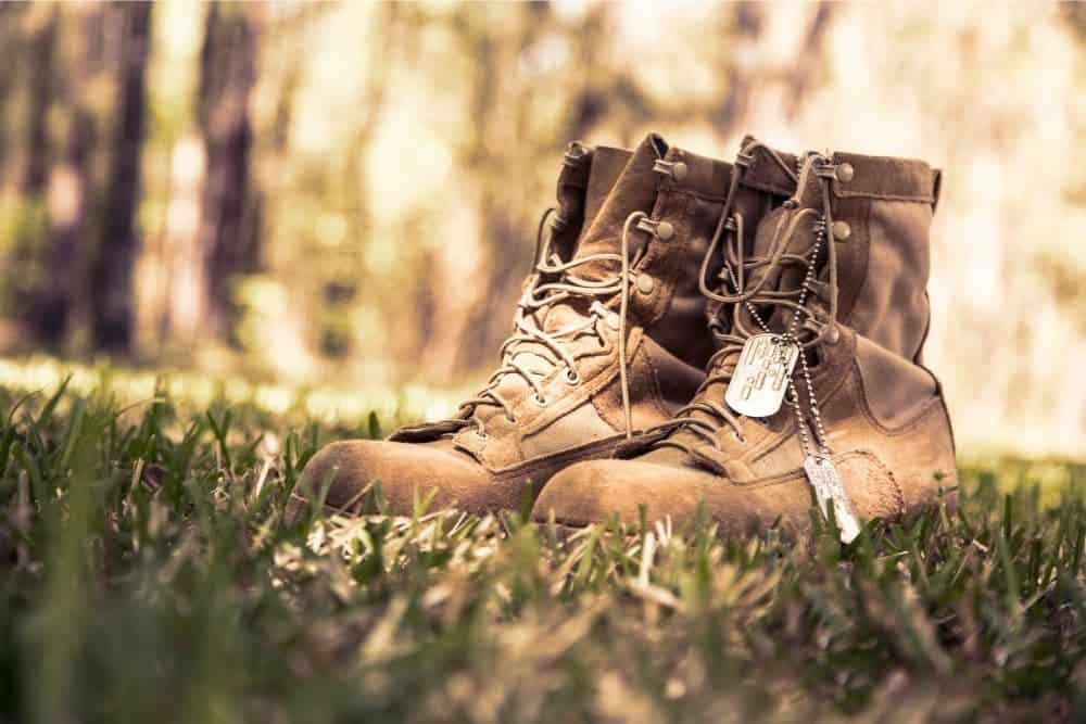 One of the most important things before deciding to buy a pair of tactical boots is: How should tactical boots fit? A pair of tactical boots that doesn’t fit will completely ruin all of your expectations and interests when you wear them for a short time. Don't let that happen. We will help you understand how tactical boots should fit so that you can make a decision whether you should keep your boots or exchange them. Let’s get started!