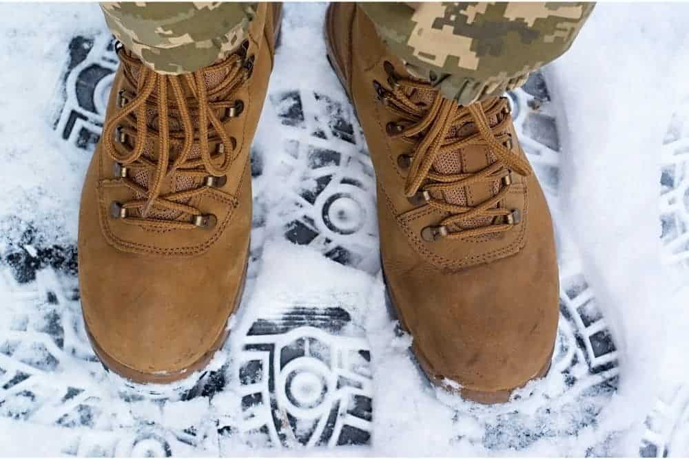 Meta: Tactical boots are made to highly protect the feet under extreme weather conditions. Read out the article to get the answer to the question “are tactical boots good for snow/winter?”. Since you first heard someone recommend buying tactical boots to wear during the winter time, there seems to be some confusion over the question “are tactical boots good for snow?”. In addition to bringing up a cheerful Christmas time, the coming of winter also leads to many new troubles and difficulties with low temperatures, snow, rain and safety risks while traveling to work or doing outdoor exercises. For many good reasons, the all-purpose tactical boots will be the most essential gear to keep your feet warm and safe during the winter/snow time.
