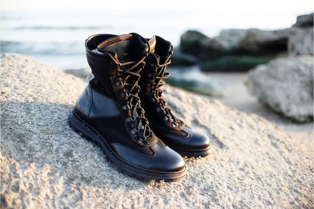 If you ever asked any American soldier who fought in the US war throughout history since the 1960s, they would be no stranger to Bates military boots. For decades, Bates was seen as one of the biggest manufacturers of military footwear to the DoD, the U.S government, and law enforcement domestically and internationally. Over the times, Bates Footwear has been not just all about military boots. They cover many other aspects that require to make exclusive all-purpose tactical boots, which are something more than standard ordinary boots or just for military duty. This is what they call modern tactical boots that can handle multiple demanding applications such as long-train runs, safety footwear for work, military applications, and tactical operations. This boot line is far inventive in delivering the wearer the best lightweight and foot support feels while still properly meets the same old protective and finest military footwear standards. They have developed over 10 outstanding features for their modern tactical boots to give the wearer the best foot support, high-performance durability, excellent protection, and great comfortability. If this more than 130-year-old brand still leaves you some room for doubt, we’ll give you some genuine reviews below to see why they still hold the crown.